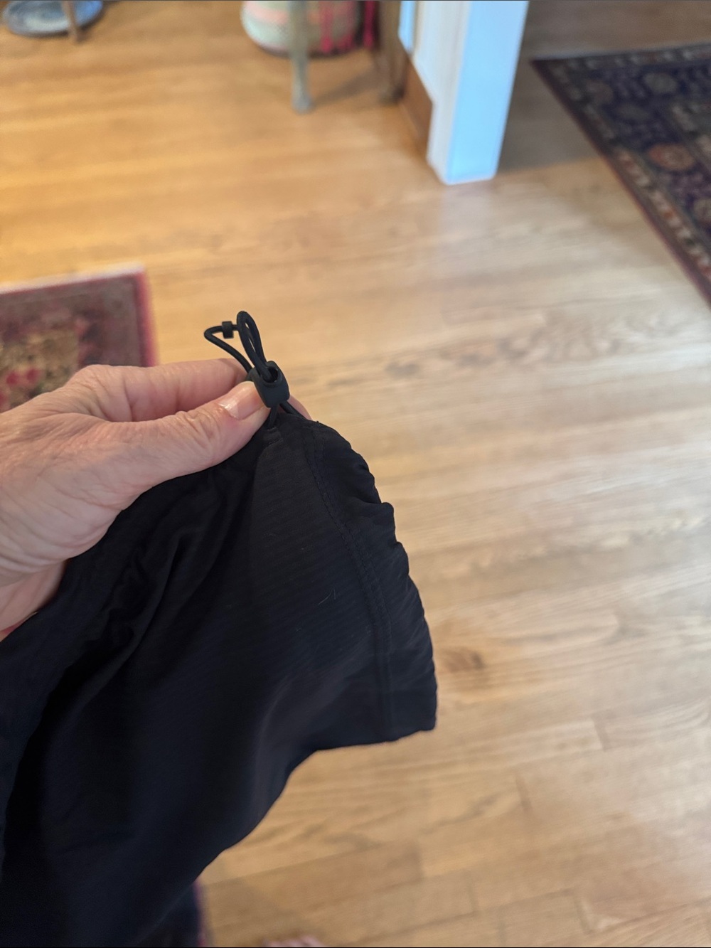 Lululemon athletica Women’s Black Cargo Joggers worn two or three times! - Picture 4 of 4